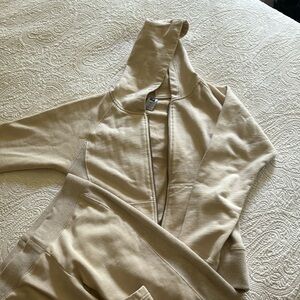 GAP CREAM HOODED SWEATSHIRT with capris S